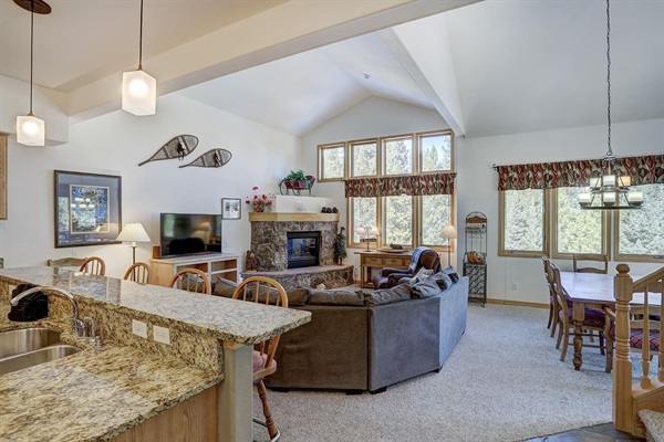 4 Bedrooms | Townhome | On Bus Route | Nordic Trails