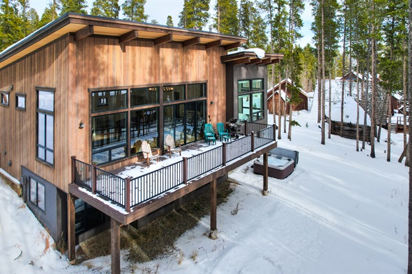 4 Bedrooms | Hot Tub | On Bus Route | Walk to Town