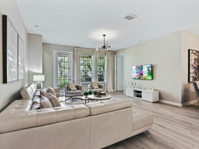 Cozy 3BD/2BA Condo, Near Universal Studios!