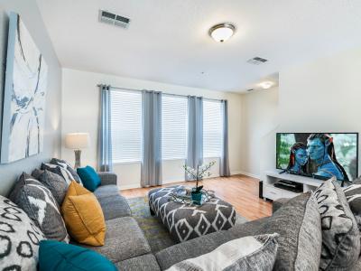 Beautiful, newly updated townhome at Vista Cay!