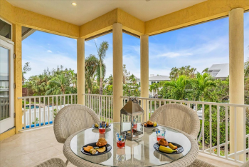 Sunny Daze Pool Home close to beach on Longboat Key